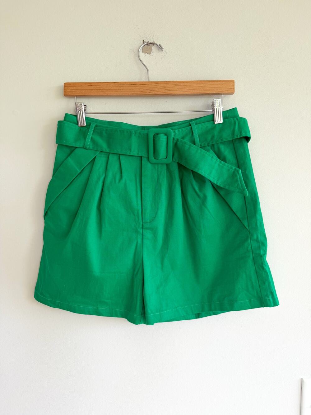 Verdusa Belted Pleated Front High Rise Casual Shorts Green L NWT